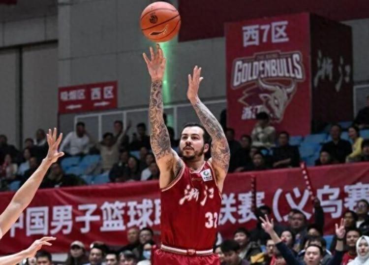 星空体育平台-现役国手！0分0板0助0断，1分钟3犯规，球迷：凭什么进的国家队？