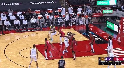 星空体育平台-莫里斯考辛斯先后被驱逐 火湖一战上演闹剧